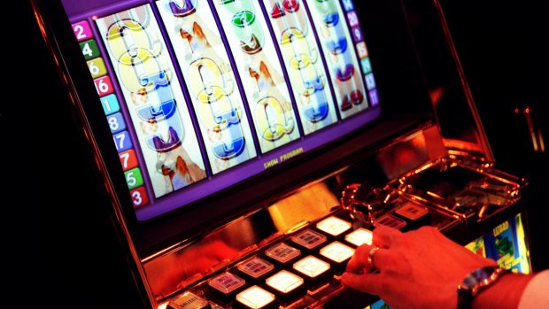 An expert report recommends banning a controversial feature on poker machines in NSW.