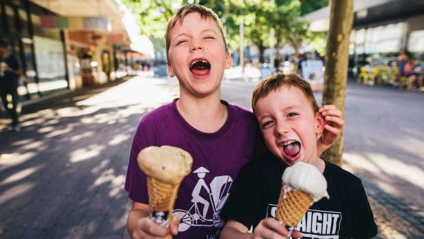 Brothers Owen, 7, and Louis, 5, Birchenough enjoying ice creams in heat in the city on Thursday afternoon.