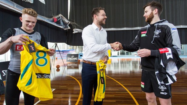 Matthew Dellavedova shot hoops with Collingwood duo Adam Treloar and Jeremy Howe this week.