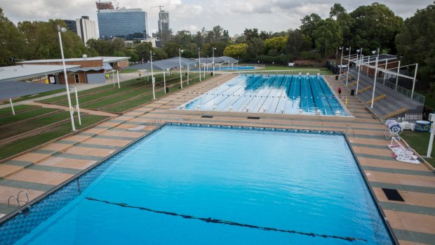Parramatta lord mayor Paul Garrard says the state government must pay if it wants to demolish the public swimming pool to make way for a stadium.
