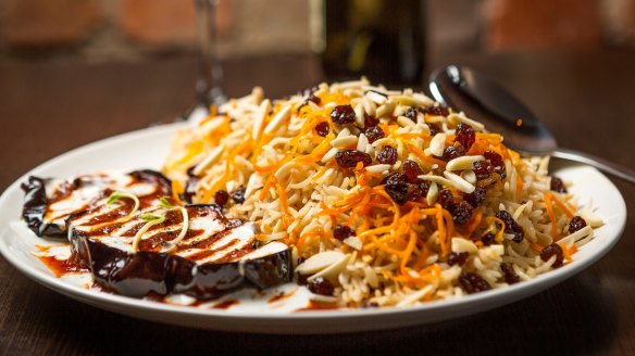 Kabuli pilaf with carrots and currants.