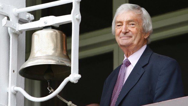 Richie Benaud rings the bell at Lord's in 2009.
