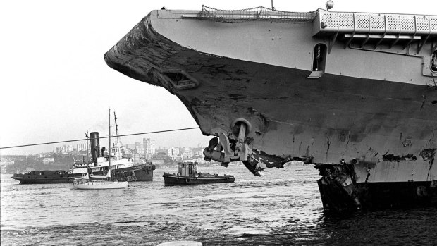 HMAS Melbourne returns to Sydney with survivors of HMAS Voyager.