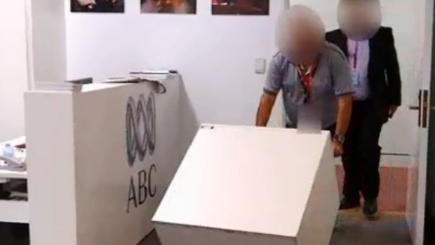 ASIO officers deliver a safe to the ABC's parliamentary bureau last week to secure the misplaced cabinet files.
