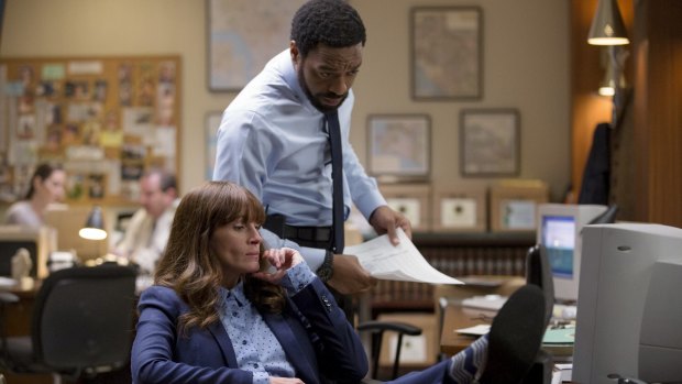 Julia Roberts plays a detective and a grieving mother in <i>The Secret in Their Eyes</i>. Chiwetel Ejiofor plays her former partner on the force. 