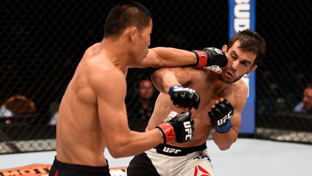 Queensland fighter Anton Zafir twice took down opponent Jingliang Li in the early stages of their welterweight fight.