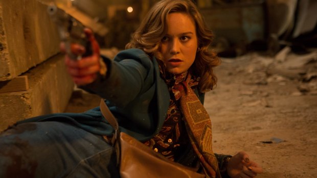 Brie Larson and her co-stars give theatrical performances in <i>Free Fire</i>.