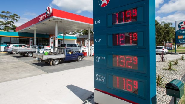 The Queensland government could move to regulate the advertising of discounted petrol.