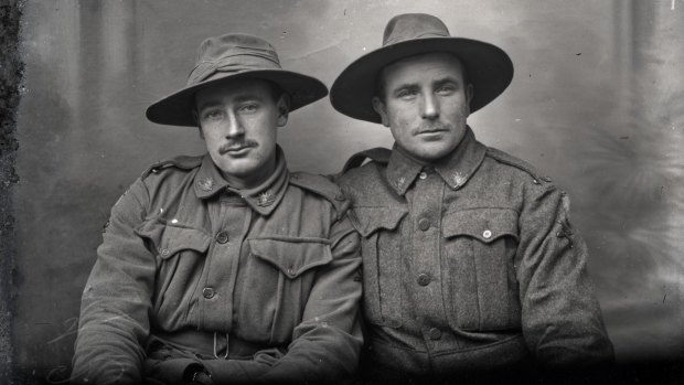 Two soldiers of the 5th Australian Division, November 1916. 