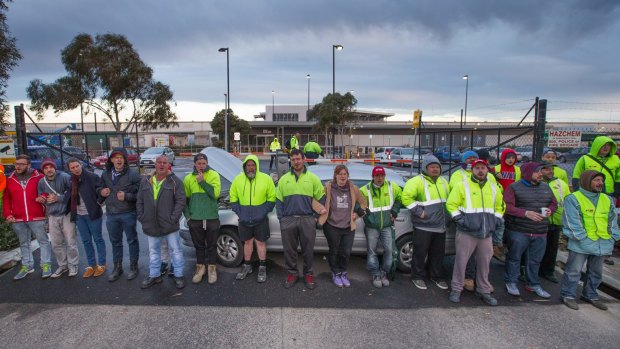 A snap picket line outside Woolworths liquor distribution centre at Laverton. 
