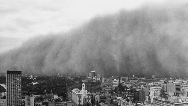 Famous dust storm in 1983 of Melbourne before Ash Wednesday.