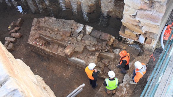 Archaeologists discover a pier of the Gaol Bridge, inside the Lennox Bridge.