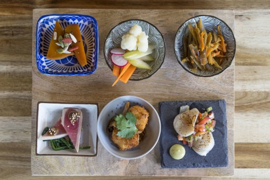 The lunchtime meal set at Tamura Sake Bar.