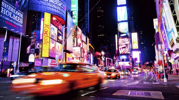 纽约时代广场是一个繁忙的旅游氖艺术与商业的有机结合。