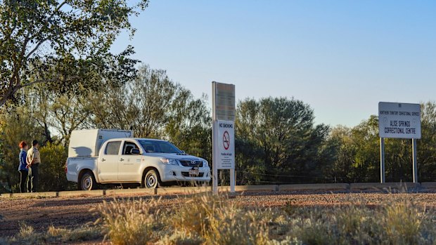 Protest at Alice Springs prison: Eight prisoners on the roof