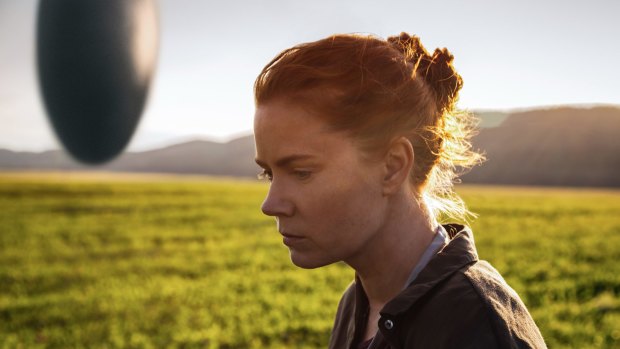 In <i>Arrival</i>, Amy Adams' nervous self-doubt contributes to the sense of unease.
