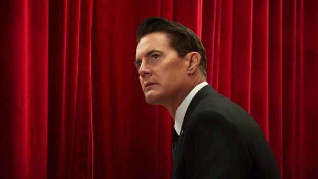Kyle MacLachlan back in Dale Cooper's suit.