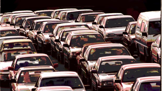 A peak hour crash has caused traffic chaos on the Pacific Motorway.