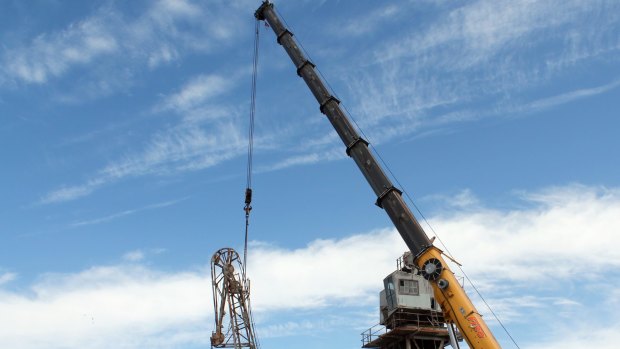 The 93-year-old crane will be removed after the Fremantle Port considered it dangerous.