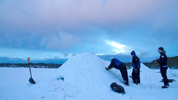 Building a quinzee (snow igloo) in Oulanka National Park.