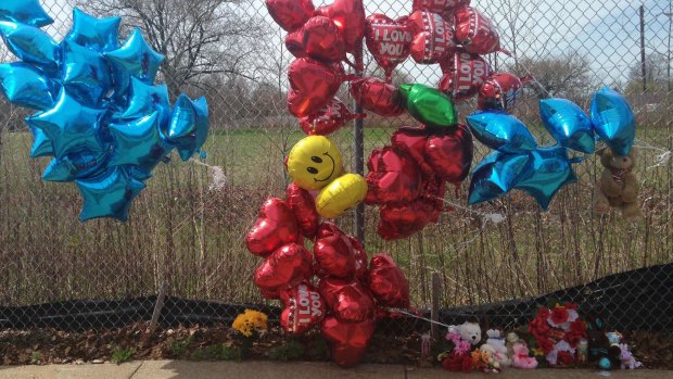 A makeshift memorial sits along a fence near where Robert Godwin snr was killed in Cleveland. 