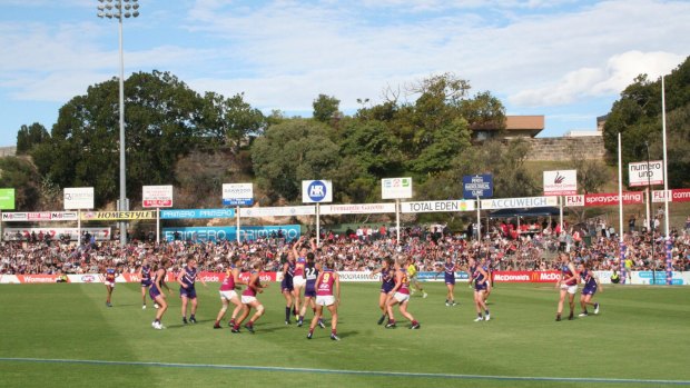 AFL Women's games look set to stay at Fremantle Oval in a new deal struck between the Fremantle Dockers and the City of Fremantle. 