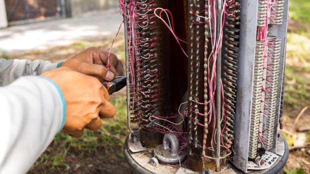 After threatening cable disconnection, the Optus representative then offers to arrange an NBN connection appointment before the 30-day deadline.