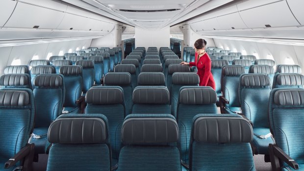 国泰航空的服务开始之前您登机。