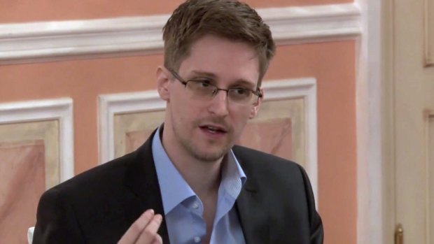 Whistleblower Edward Snowden is willing to return to the US, if given a fair trial.