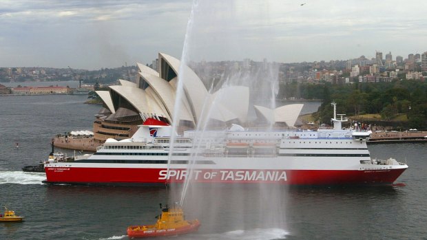 The Spirit of Tasmania III sails past the Sydney Opera House in 2004