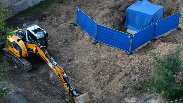 A blue tent covers an unexploded World War Two bomb found in central Frankfurt.