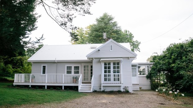 The exteriors scream quintessential country cottage. 