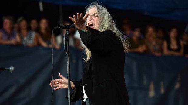 Patti Smith fumbled through her performance at the Nobel Prize ceremony.