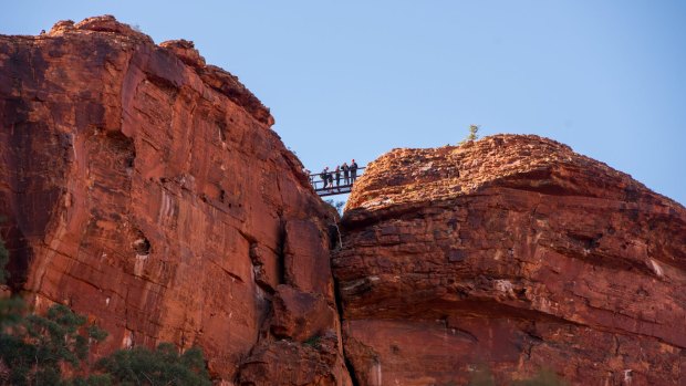 Kings Canyon Resort offers guests a guided walk on the canyon rim trail.

