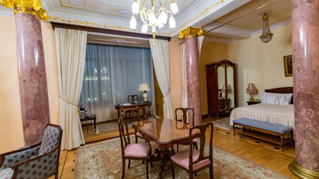 A traditionally furnished room in Hotel Metropol.