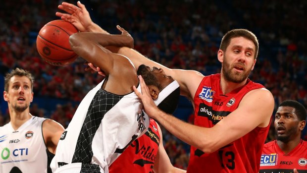 Hakim Warwick of Melbourne United (left) and Tom Jervis of the Wildcats contest a rebound.