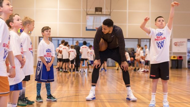 Simmons imparts his wisdom to budding basketball players at his sports camp