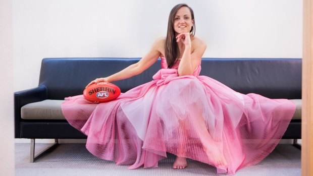 The AFL has invited prominent footballer Daisy Pearce to present an award on Brownlow night. 