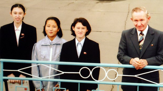 This photo, taken at Pyongyang airport in 2002, shows the family of Japanese abductee Hitomi Soga, including her husband, US Army deserter Robert Jenkins, with a girl (second from left) North Korean authorities claimed was the daughter of abductee Megumi Yokota.