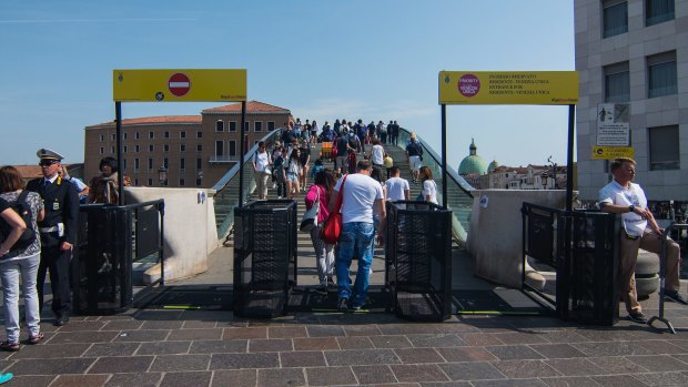 In a controversial measure to curb number of visitors to Venice City Centre, turnstiles will be installed by the Municipality at the main pedestrian access points to the Centre. 