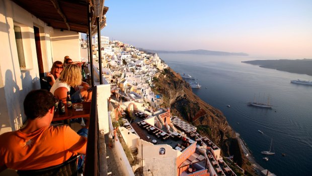 Tropical Bar, Santorini, a relatively cheap drinking hole that commands amazing views of the setting sun.