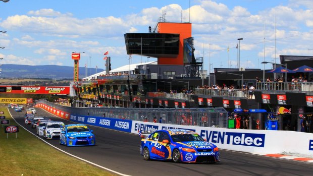 Around and around and around, the Bathurst 1000 gives motor sport enthusiasts plenty to watch. 