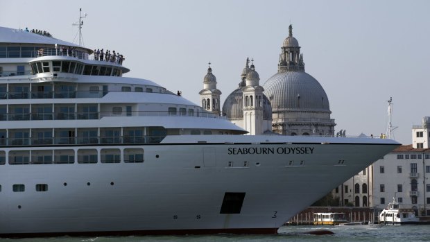 Cruise ships weighing more than 25,000 tonnes or more than 180 metres in length will be banned from sailing into Venice.