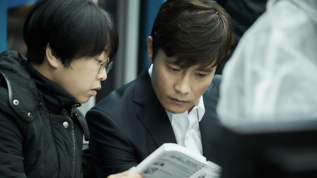 Director Zoo Young Lee (left) with Byung-hun Lee on the set of A Single Rider.