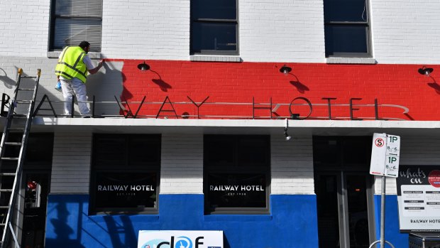 The Railway Hotel in Yarraville gets painted in Bulldogs' club colours.