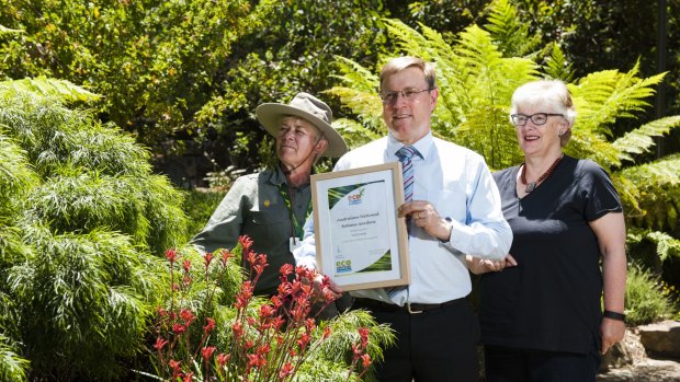 Australian National Botanic Gardens volunteer guide Jocelyn Fitzhardinge, General Manager Peter Byron and President of Friends Lesley Jackman 