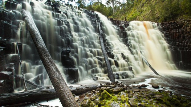 The unique rock formations of Dip Falls. 