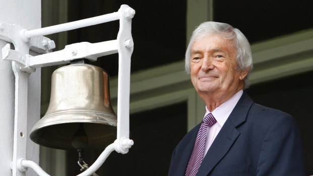 Richie Benaud rings the bell at Lord's in 2009.