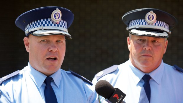Superintendent Bob Noble (left) and Assistant Commissioner Gary Worboys at a press conference at Wagga Wagga Police Station in relation to the ongoing manhunt for Gino and Mark Stocco.