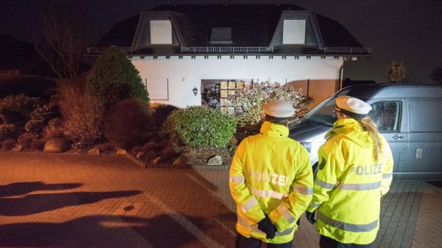 Police stand in front of the residence of the parents of Andreas Lubitz. 